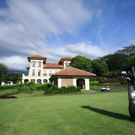 Finna Golf & Country Club Prigen Экстерьер фото