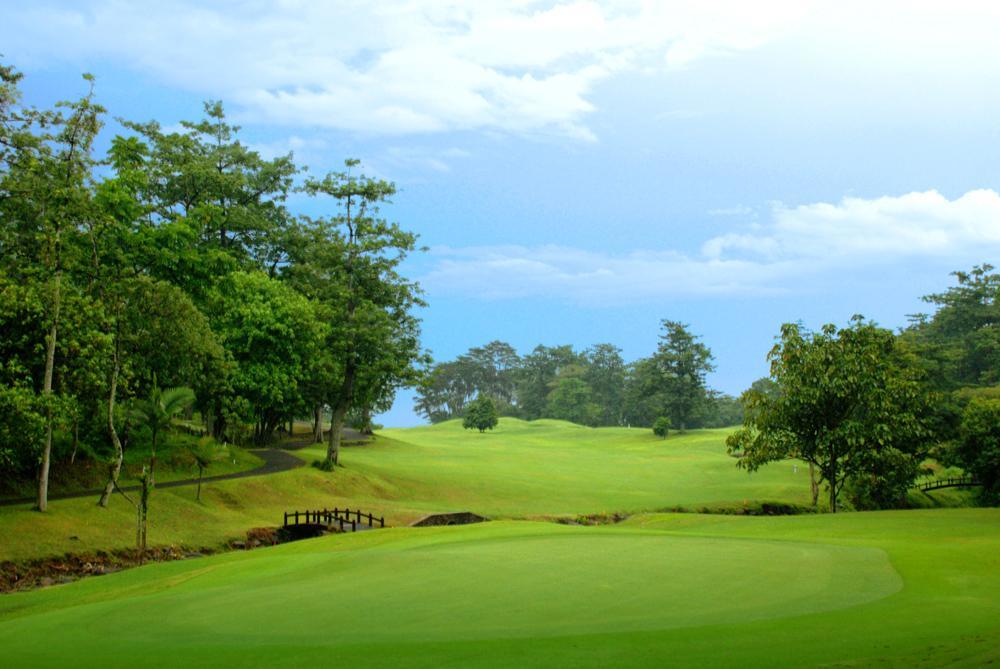 Finna Golf & Country Club Prigen Экстерьер фото